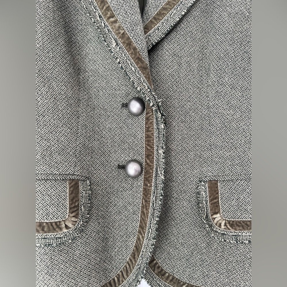 Blazer - Picture 2 of 6